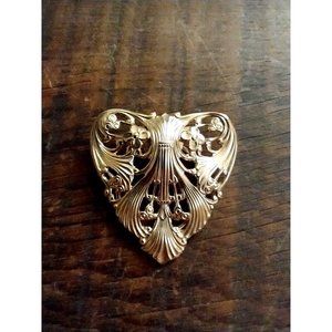 Vintage Jeri-Lou scarf Clip, Textured Floral Filligree on Gold tone D4